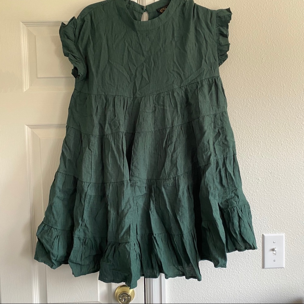 Boutique emerald green short sleeve dress